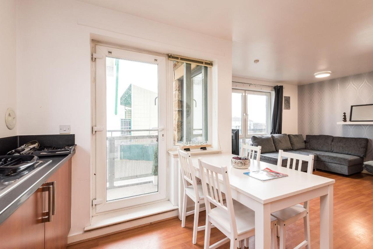 Modern Spacious 3 Bedroom City Centre Apartment - Free Parking - Private Balcony EDI Eksteriør billede