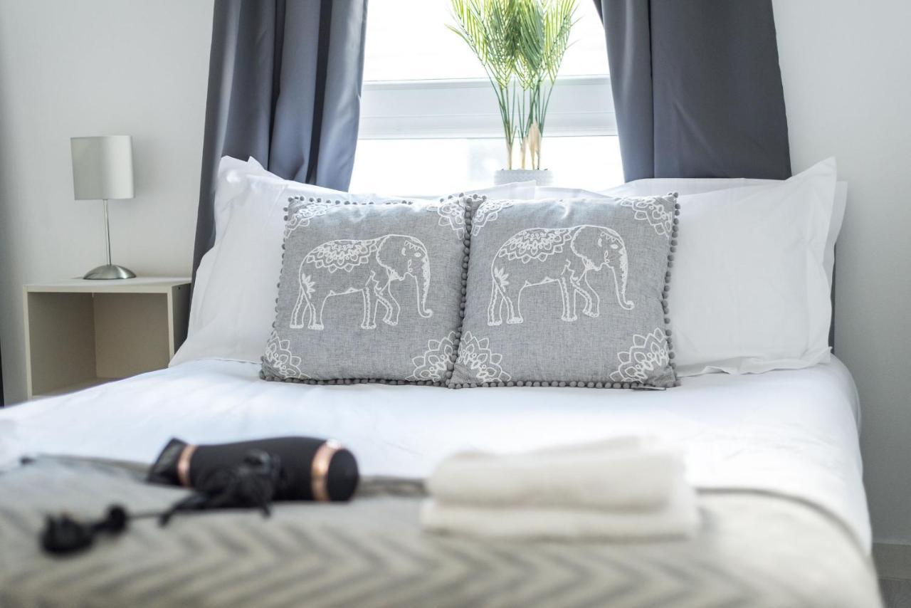Modern Spacious 3 Bedroom City Centre Apartment - Free Parking - Private Balcony EDI Eksteriør billede