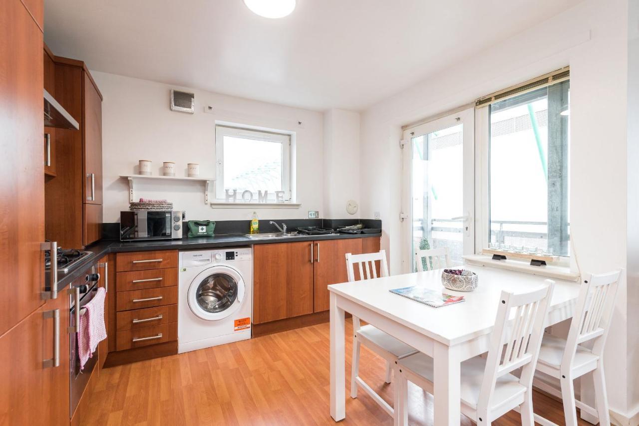 Modern Spacious 3 Bedroom City Centre Apartment - Free Parking - Private Balcony EDI Eksteriør billede