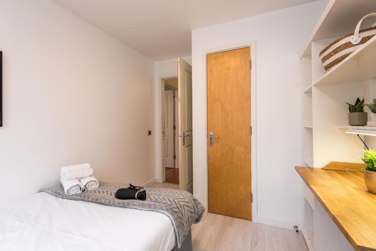 Modern Spacious 3 Bedroom City Centre Apartment - Free Parking - Private Balcony EDI Eksteriør billede