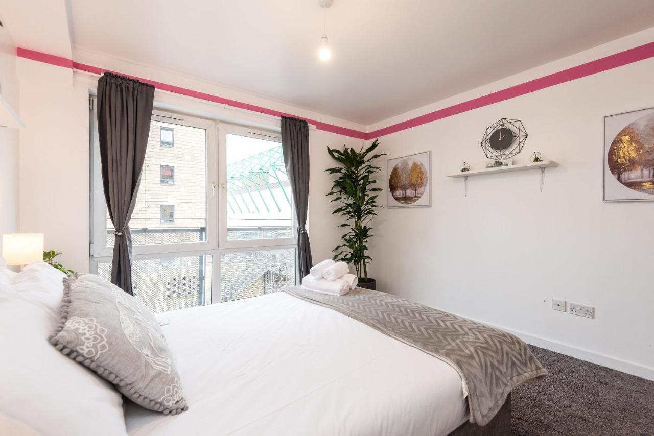 Modern Spacious 3 Bedroom City Centre Apartment - Free Parking - Private Balcony EDI Eksteriør billede