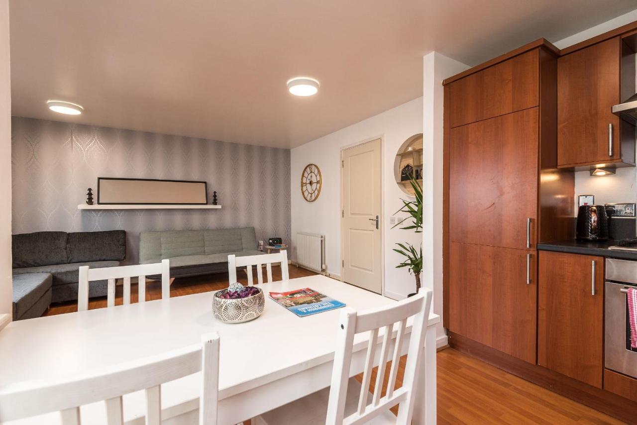 Modern Spacious 3 Bedroom City Centre Apartment - Free Parking - Private Balcony EDI Eksteriør billede