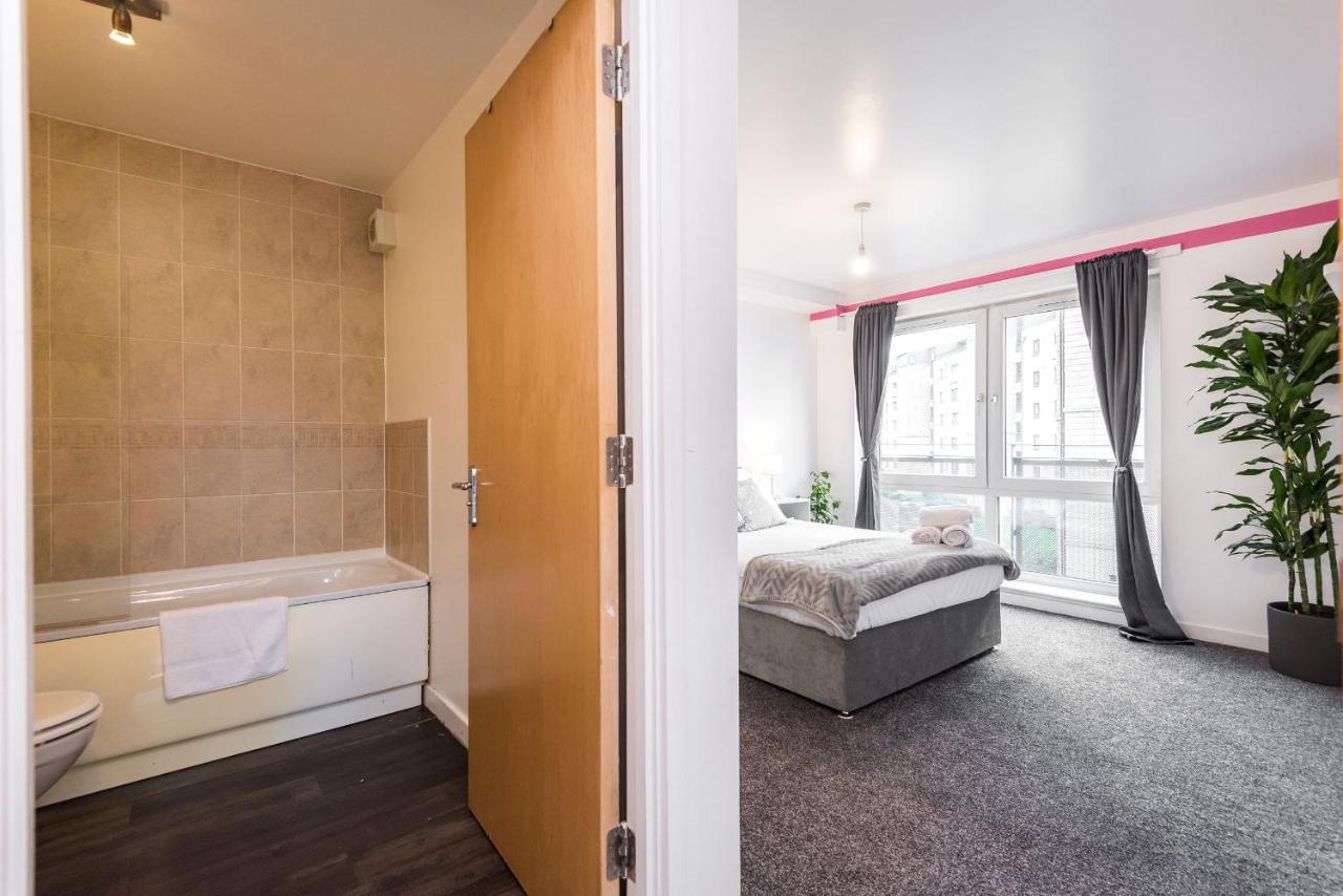 Modern Spacious 3 Bedroom City Centre Apartment - Free Parking - Private Balcony EDI Eksteriør billede